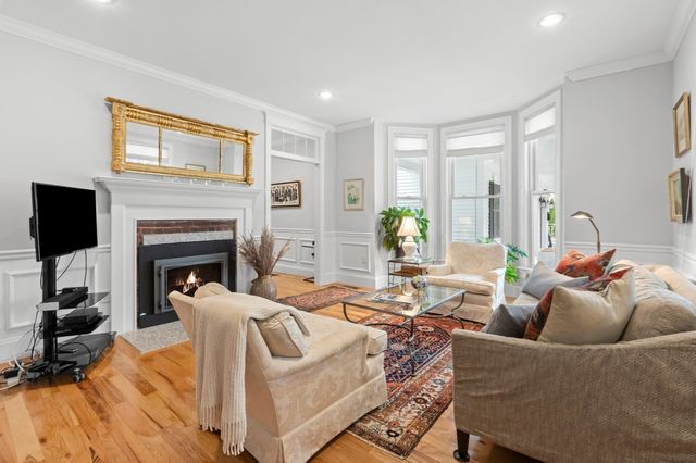 176 Elm Street 2, Amesbury, MA 01913