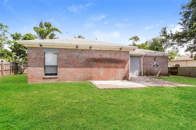 438 SE Streamlet Ave, Port St. Lucie, FL 34983