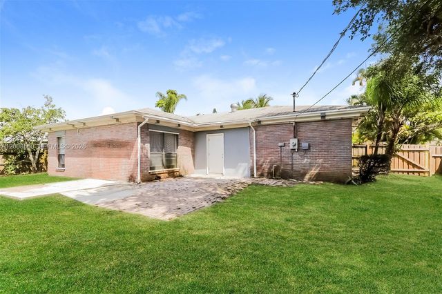 438 SE Streamlet Ave, Port St. Lucie, FL 34983