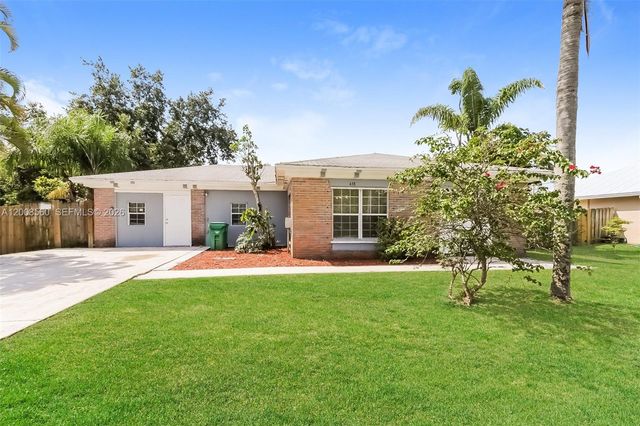 438 SE Streamlet Ave, Port St. Lucie, FL 34983