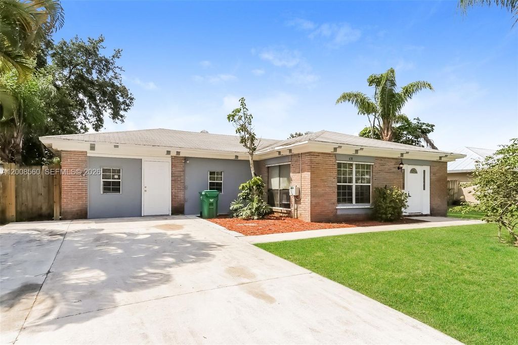 438 SE Streamlet Ave, Port St. Lucie, FL 34983