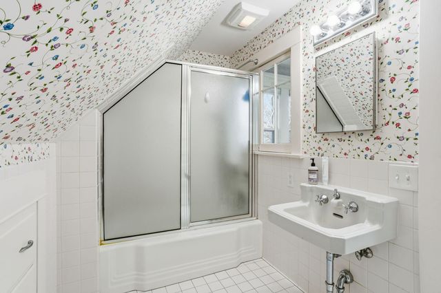 1470 W 35th Street, Minneapolis, MN 55408