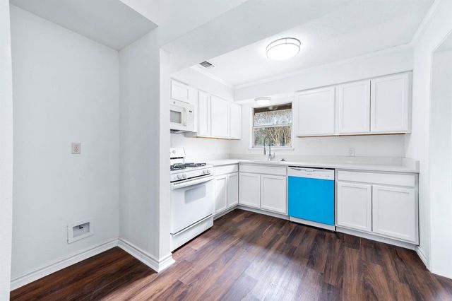 2809 5th Avenue N, Texas City, TX 77590