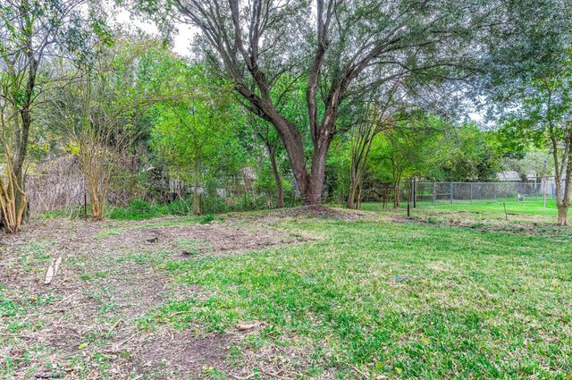 2809 5th Avenue N, Texas City, TX 77590