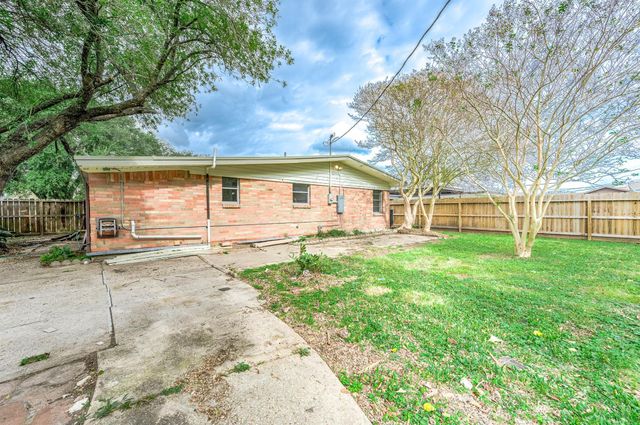 2809 5th Avenue N, Texas City, TX 77590