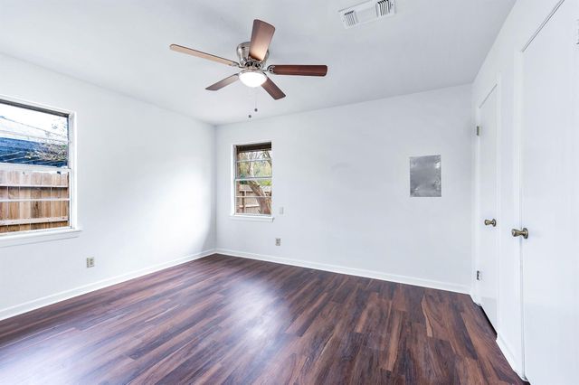 2809 5th Avenue N, Texas City, TX 77590