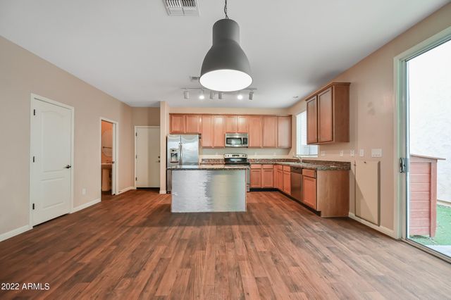 2185 S Sanders Drive, Gilbert, AZ 85295