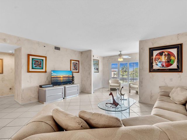 12511 Imperial Isle Drive 402, Boynton Beach, FL 33437