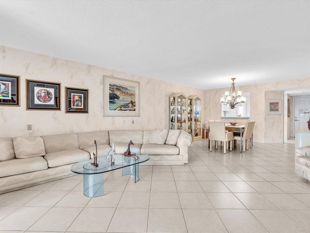 12511 Imperial Isle Drive 402, Boynton Beach, FL 33437