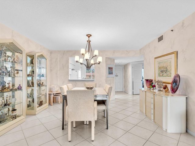 12511 Imperial Isle Drive 402, Boynton Beach, FL 33437