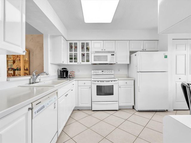12511 Imperial Isle Drive 402, Boynton Beach, FL 33437