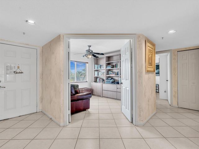 12511 Imperial Isle Drive 402, Boynton Beach, FL 33437