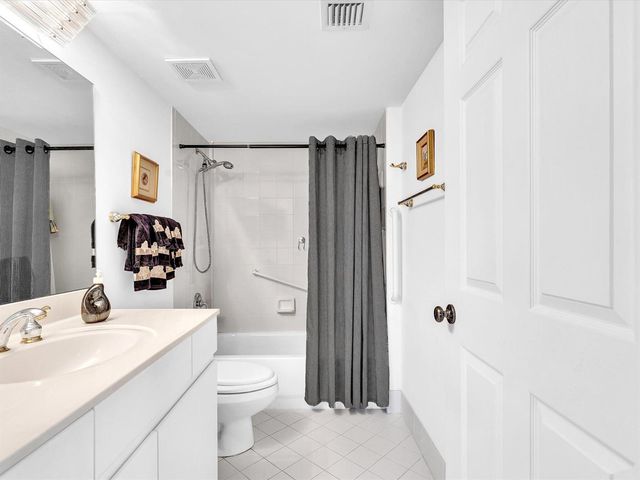12511 Imperial Isle Drive 402, Boynton Beach, FL 33437