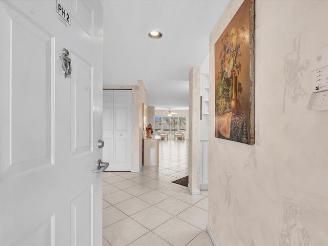 12511 Imperial Isle Drive 402, Boynton Beach, FL 33437