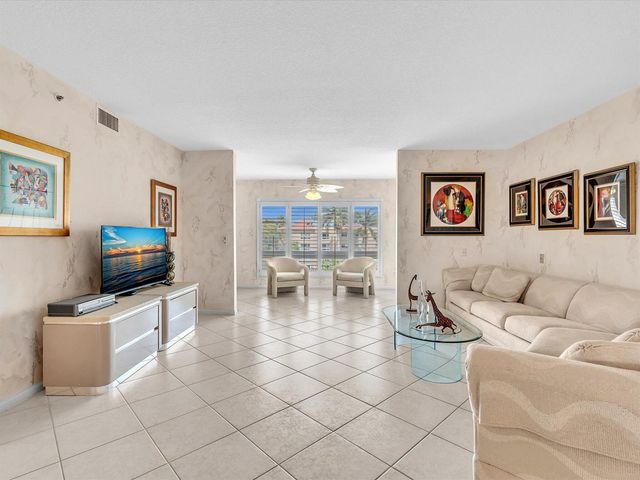 12511 Imperial Isle Drive 402, Boynton Beach, FL 33437