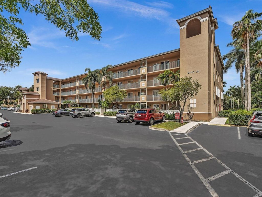 12511 Imperial Isle Drive 402, Boynton Beach, FL 33437