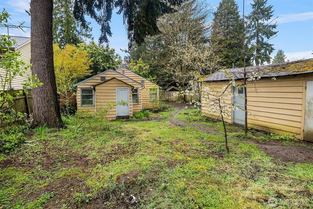 15527 Wallingford Avenue N, Shoreline, WA 98133