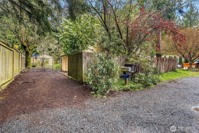 15527 Wallingford Avenue N, Shoreline, WA 98133