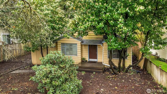 15527 Wallingford Avenue N, Shoreline, WA 98133