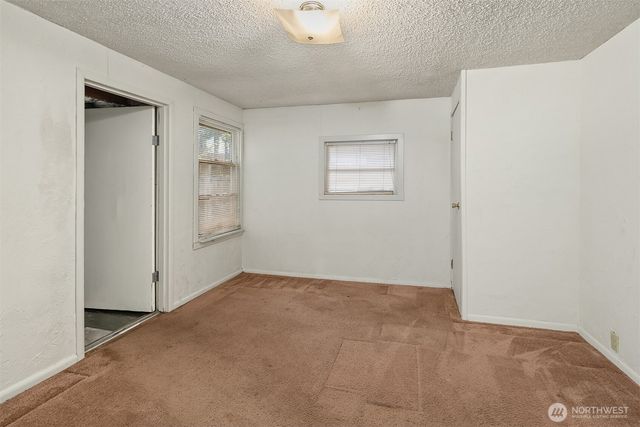 15527 Wallingford Avenue N, Shoreline, WA 98133