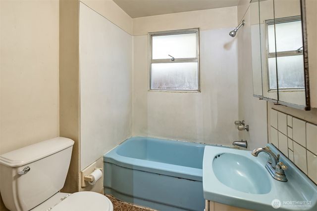 15527 Wallingford Avenue N, Shoreline, WA 98133