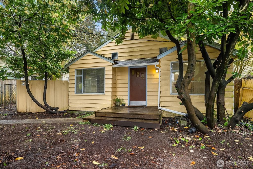 15527 Wallingford Avenue N, Shoreline, WA 98133