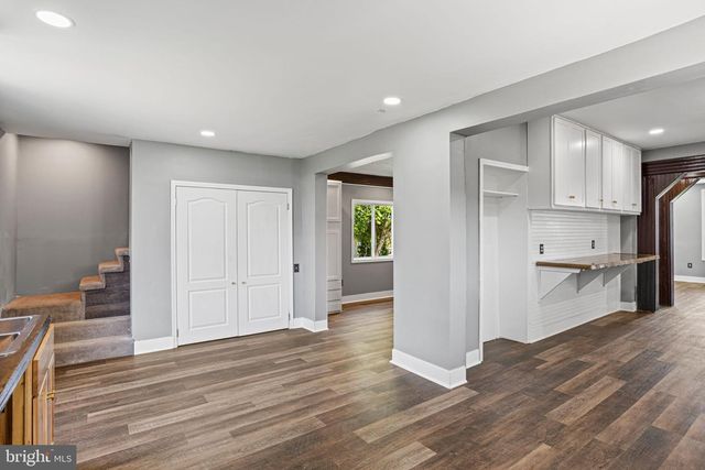 283 N LOCUST POINT ROAD, Mechanicsburg, PA 17050
