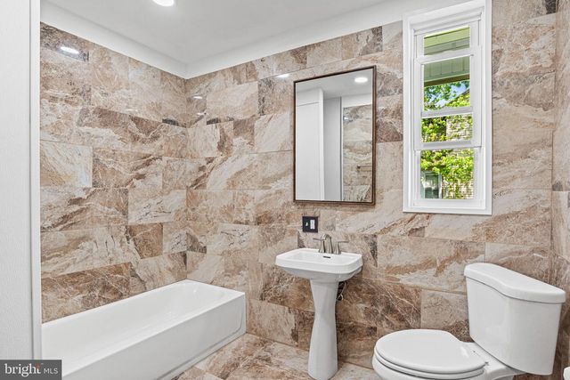 283 N LOCUST POINT ROAD, Mechanicsburg, PA 17050