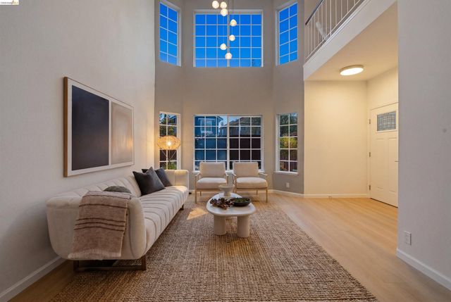18911 Sydney Cir, Castro Valley, CA 94546