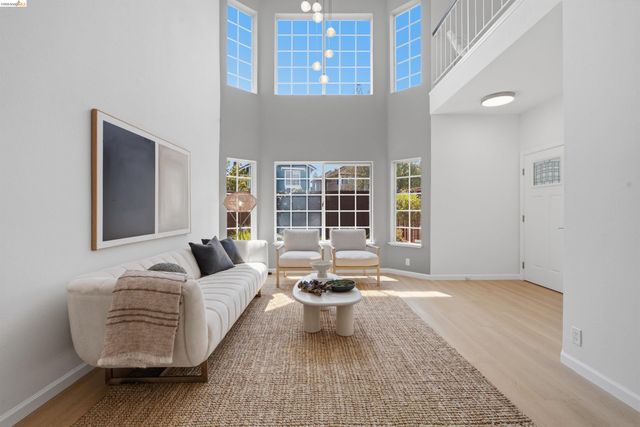 18911 Sydney Cir, Castro Valley, CA 94546
