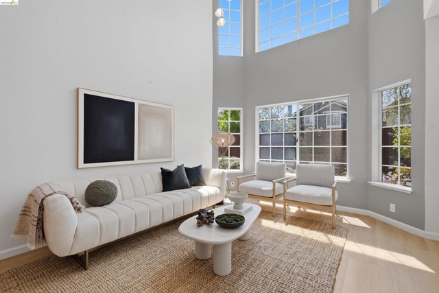 18911 Sydney Cir, Castro Valley, CA 94546
