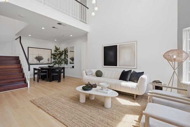 18911 Sydney Cir, Castro Valley, CA 94546