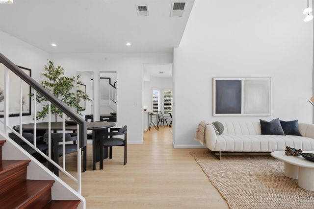 18911 Sydney Cir, Castro Valley, CA 94546