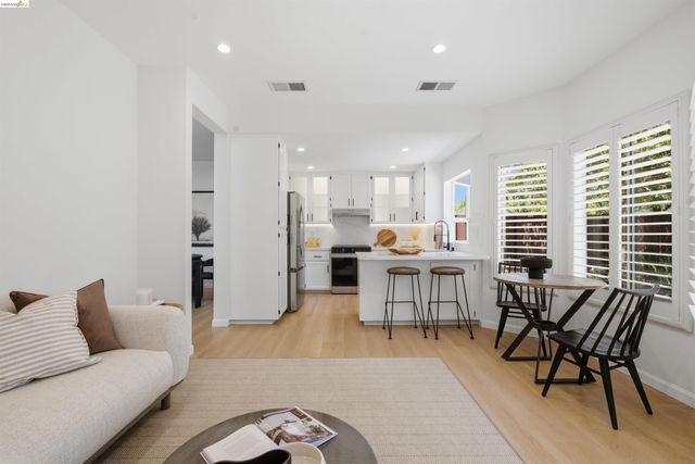 18911 Sydney Cir, Castro Valley, CA 94546