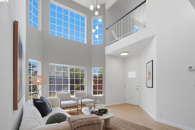 18911 Sydney Cir, Castro Valley, CA 94546