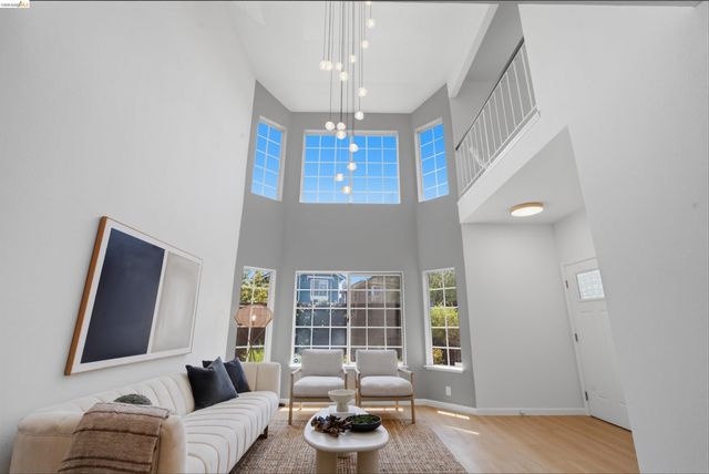 18911 Sydney Cir, Castro Valley, CA 94546