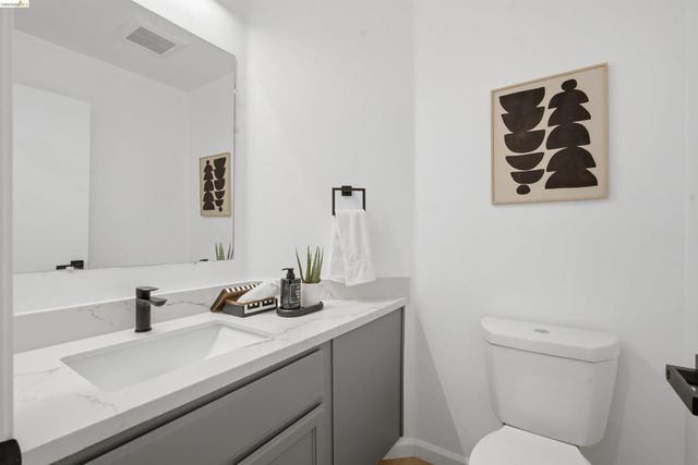 18911 Sydney Cir, Castro Valley, CA 94546