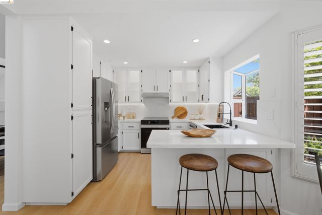 18911 Sydney Cir, Castro Valley, CA 94546
