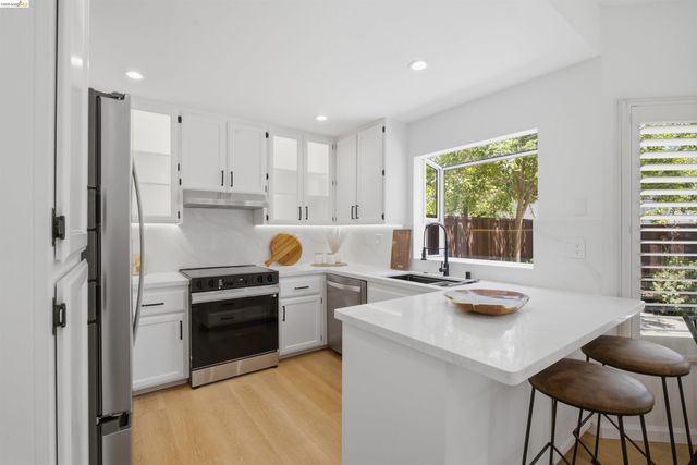 18911 Sydney Cir, Castro Valley, CA 94546