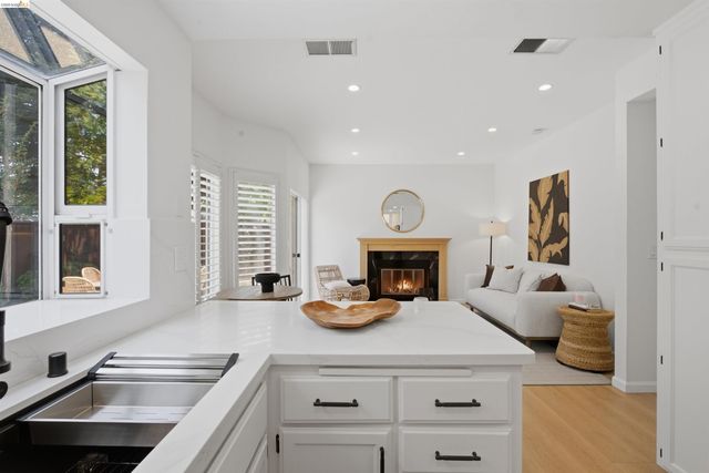 18911 Sydney Cir, Castro Valley, CA 94546
