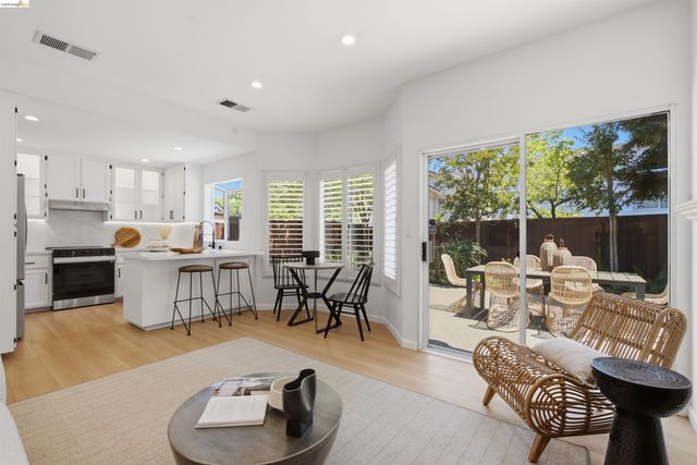 18911 Sydney Cir, Castro Valley, CA 94546