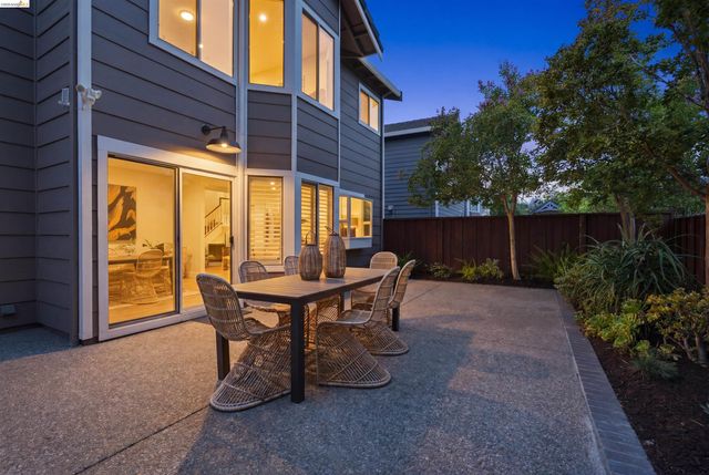 18911 Sydney Cir, Castro Valley, CA 94546