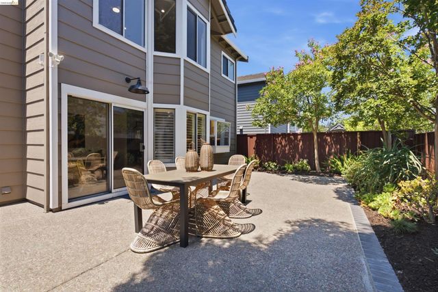 18911 Sydney Cir, Castro Valley, CA 94546