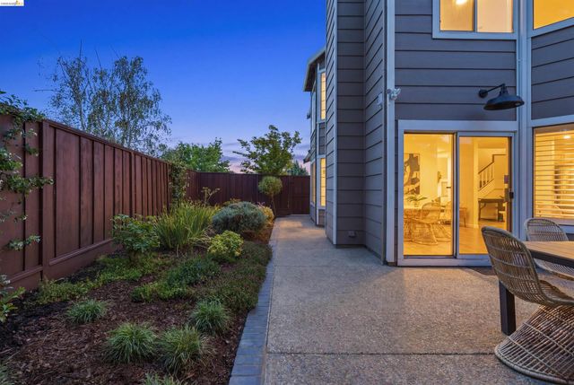 18911 Sydney Cir, Castro Valley, CA 94546