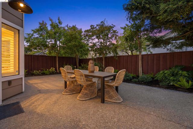 18911 Sydney Cir, Castro Valley, CA 94546