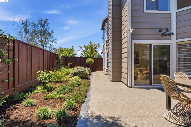 18911 Sydney Cir, Castro Valley, CA 94546