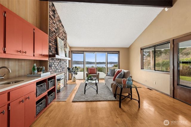 2121 Beverly Beach Drive NW, Olympia, WA 98502