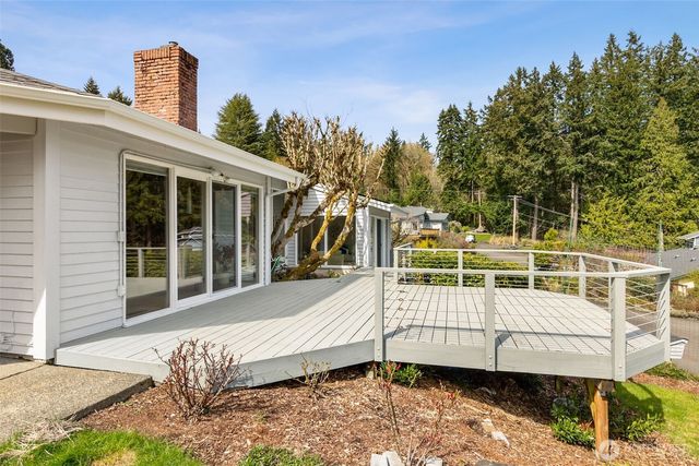 2121 Beverly Beach Drive NW, Olympia, WA 98502