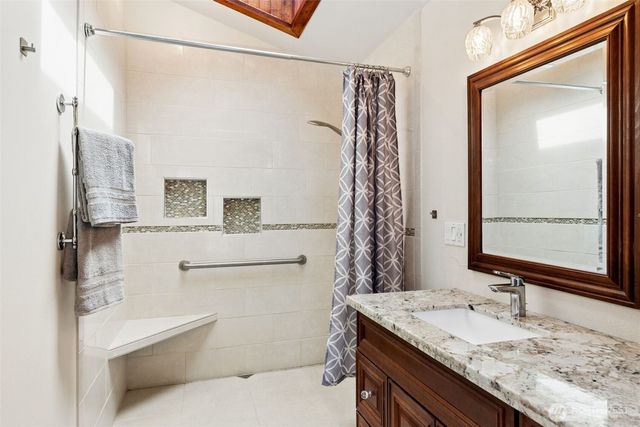 2121 Beverly Beach Drive NW, Olympia, WA 98502