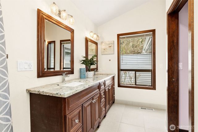 2121 Beverly Beach Drive NW, Olympia, WA 98502